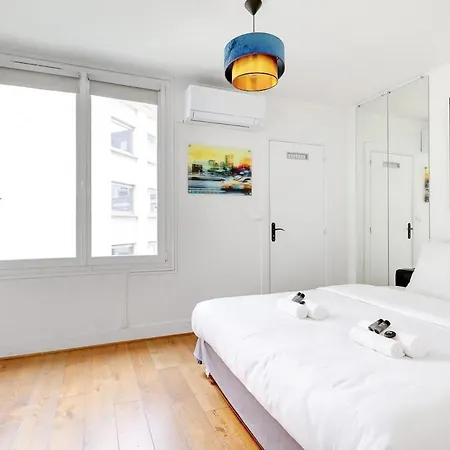 After B00Klng Need Scаn Qr-C0Dе --Cozy Duplex Near Eiffel Tower With * Париж